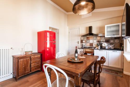 Lucca Historical Center Apartamento | Affordable suite with a view - Heart of Lucca, 2 baths, 3 SmartTV