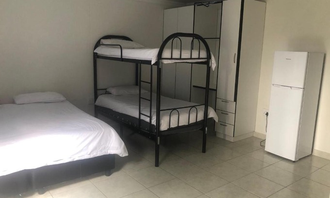 Kempton Park Casa | Africaren Budget Stay