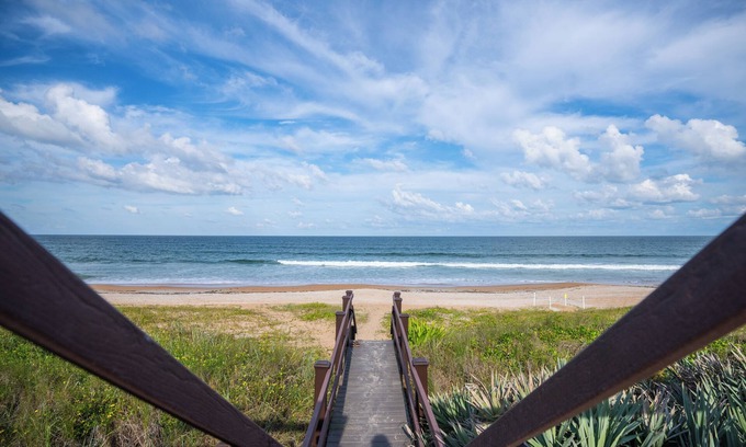 Ormond Beach Condominio | After Dune Delight! 2 Bdr, 3 pools at almost private beach