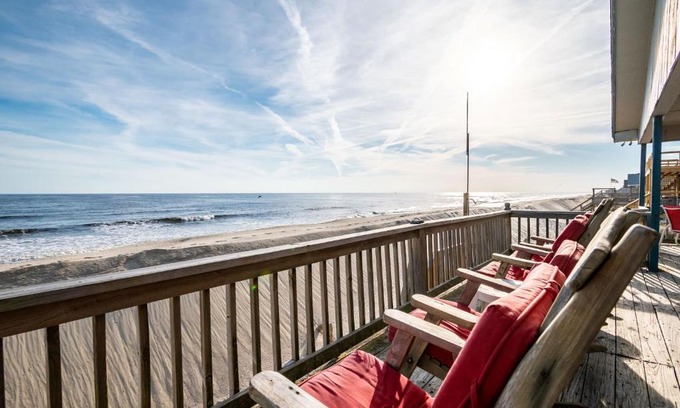 Long Beach Casa | Afternoon Delight by Oak Island Accommodations