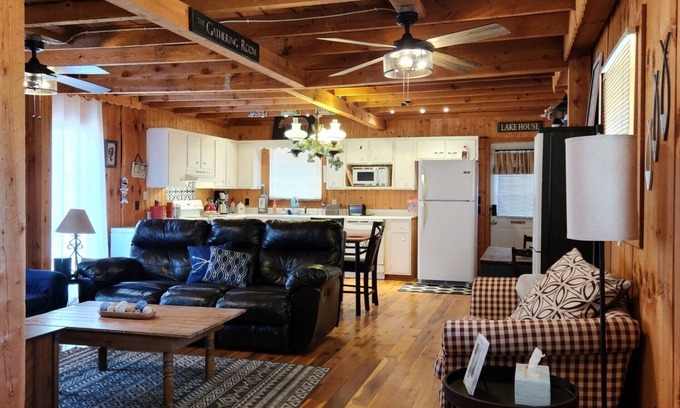 Wellington Cabina | Agapé Cabin Lyfe near Cave Run Lake