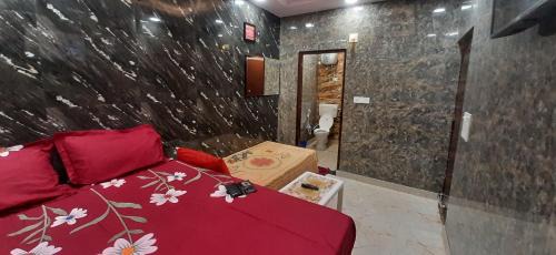 Lajpat Nagar Casa | Aggarwal guest house lajpat nagar, rooms with private kitchen Android tv wifi and fridge