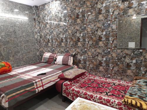 Lajpat Nagar Casa | Aggarwal hotels & guest houses lajpat nagar home stay in cream location of with attached kitchen and washroom in independent floor 92121,74,700