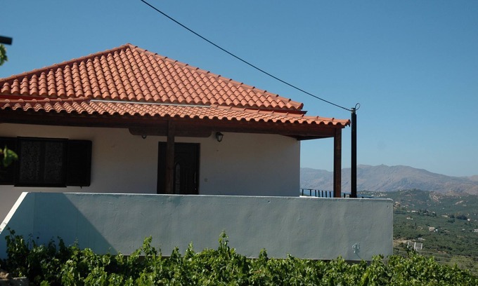 Tsourouniana Cabaña | Aggeliki's traditional cottage in Topolia