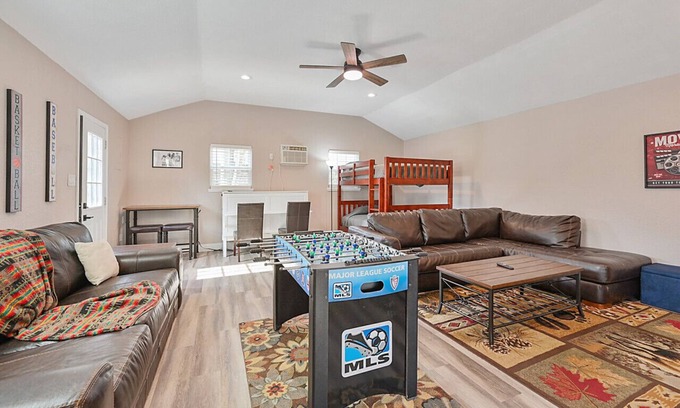The Knoll Hotel | Aggie Fan Cave ~ Aggieland Vacation Rentals