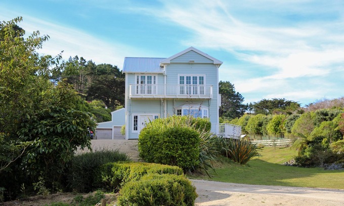 Horokiwi Otro | Agnes House ~ Executive Rural Retreat in the city