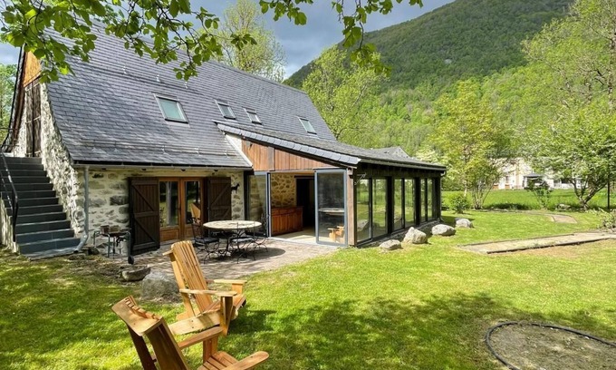 Aulus-les-Bains Casa | Agouadis barn and mini golf course