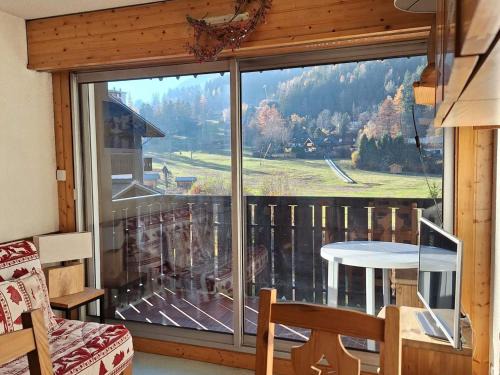 Chamonix City Centre Apartamento | Agréable studio avec balcon proche des pistes à Chamonix, parking inclus - FR-1-517-52