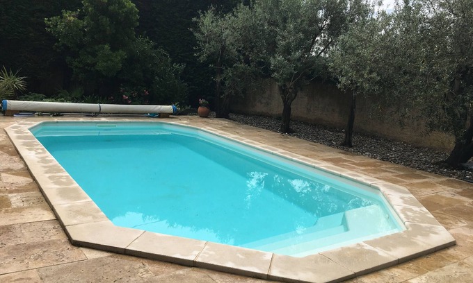 Roquemaure Casa | Agréable Villa Avec Cour Privée, Jardin Avec Barbecue, Terrasse et Piscine