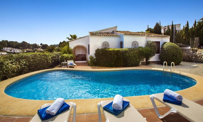 Javea Chalet De Esquí | Agradable villa con piscina
