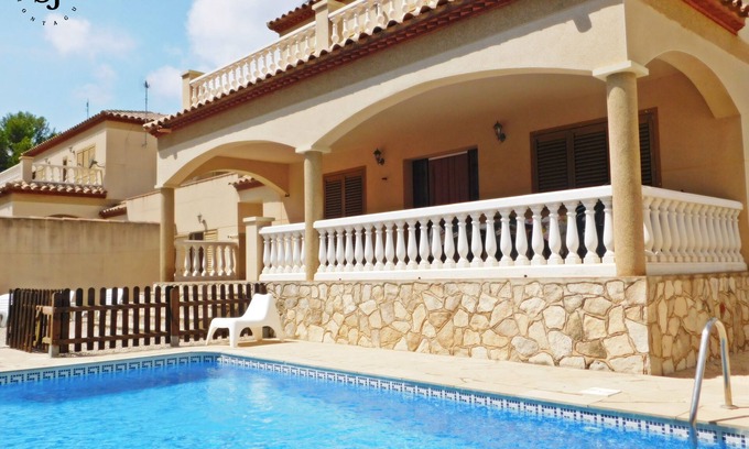Les Tres Cales Chalet De Esquí | Agradable villa con piscina (B)