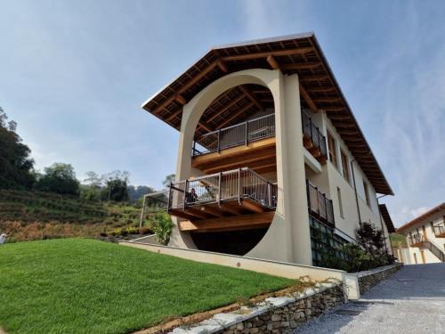 Revello Casa | Agriturismo Arezza
