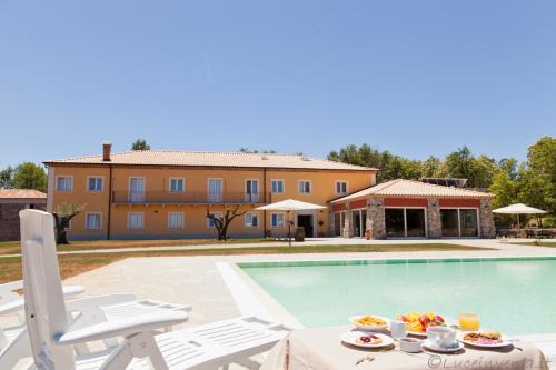 Torre di Ruggiero Casa | Agriturismo Creta Rossa