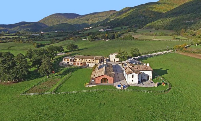 Monteleone di Spoleto Casa | Agriturismo Casale Montebello