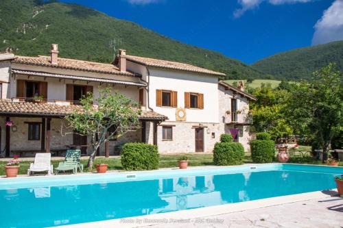 Cerreto di Spoleto Casa | Agriturismo Santa Serena