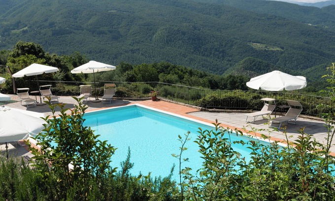 Dicomano Otro | Agriturismo "Universal Harmony - Balestruccio" con vistas a la montaña, piscina y Wi-Fi
