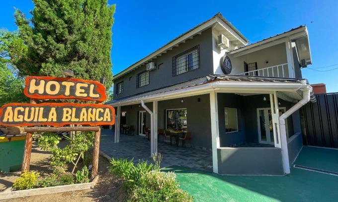 Villa Gesell Hotel | Aguila Blanca
