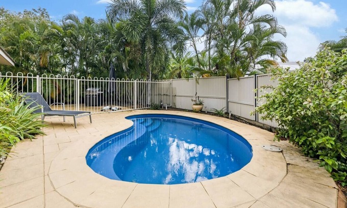 Woolner Casa | Ah Mat Bungalow Tropical Darwin Stay with Pool