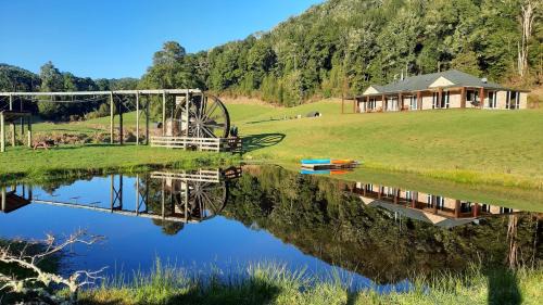 Totara Flat Cabina | Ahaura Lodge & Waterwheel Farm Stay