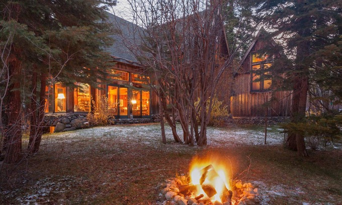 Tahoma Casa | Diseño inspirado en el hotel Ahwahnee en Homewood