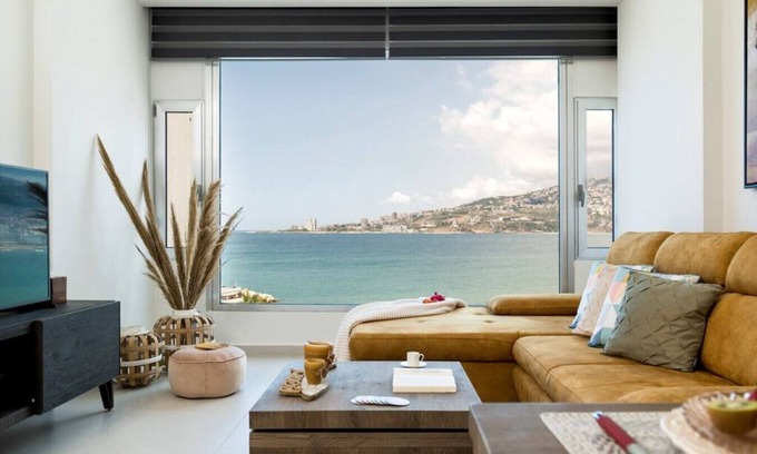 Jounieh Apartamento | Aigue Marine Beachfront on Jounieh Bay