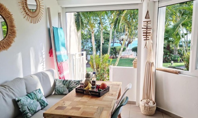 Pointe de la verdure Apartamento | "Aimé Gwada", appartement à 40m de la plage, Rez-de-jardin tropical