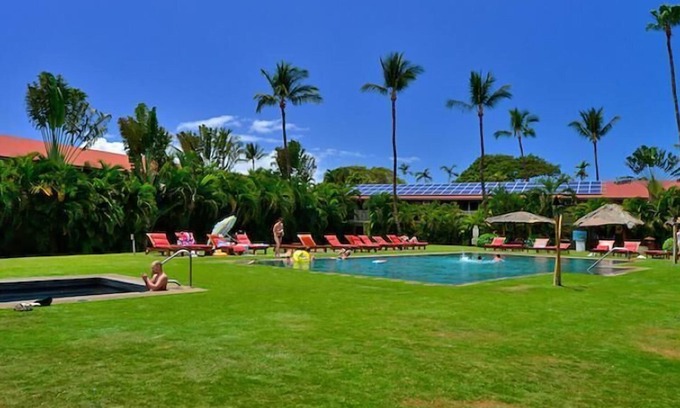 Historic Lahaina Front Street Apartamento | Estudio Aina Nalu, excelentes tarifas y ubicación, aire acondicionado y WiFi, 2 piscinas y jacuzzi