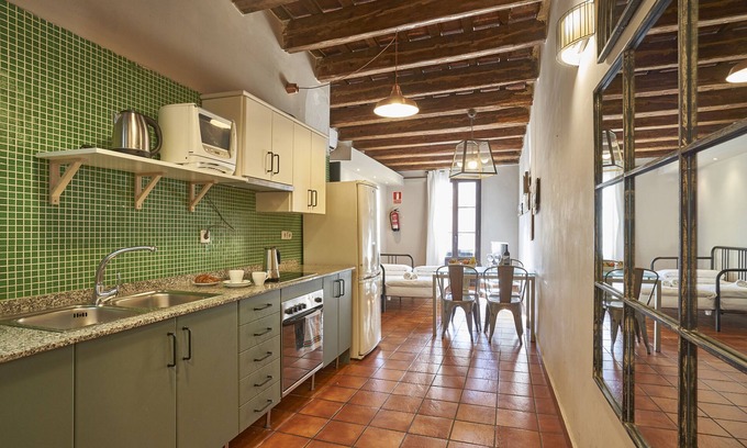 El Raval Apartamento | AinB Las Ramblas-Guardia Apartments