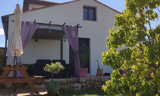 Saint-Cezaire-sur-Siagne Casa | AIR-CONDITIONED SELF-CONTAINED APARTMENT WITH PRIVATE GARDEN, RELAXATION AREA AND JACUZZI.