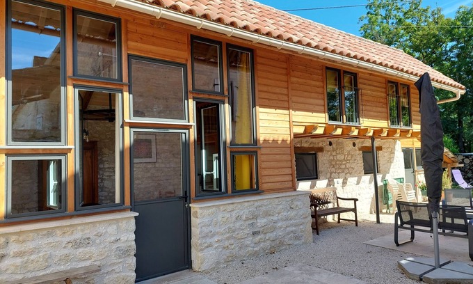 Montcuq Casa | Air-conditioned vacation home in the countryside with shared pool - 3 stars