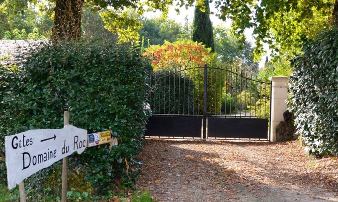 Saint-Julien-de-Crempse Casa | Air-conditioned, garden, private heated pool, pets welcome.