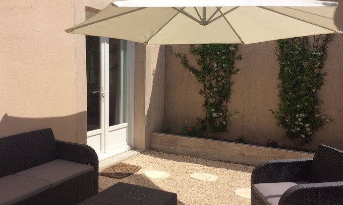 Villeneuve-les-Avignon Apartamento | Estudio con aire acondicionado y un pequeño y encantador jardín en Villeneuve les Avignon