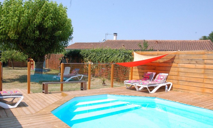 Saint-Medard-d'Eyrans Casa | Casa climatizada con piscina y amplio jardín cerca de viñedos 15min Burdeos