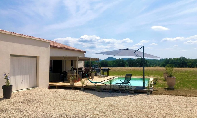 Rousson Casa | Air-conditioned villa with private pool
