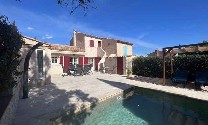 Plan-de-la-Tour Casa | Casa renovada con piscina climatizada en el Golf v. St-Tropez en medio de viñedos