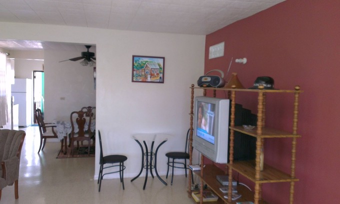 Welches Apartamento | Apartamento de 3 dormitorios con aire acondicionado, a 5 minutos a pie de la playa y las tiendas.