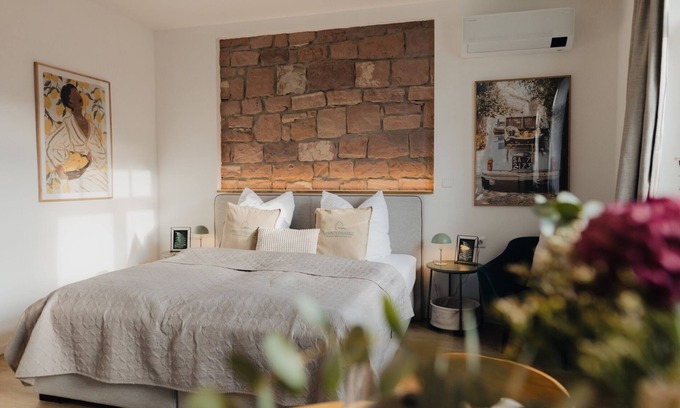 Miltenberg Apartamento | Air-conditioned apartment (32.5 sqm) with box-spring bed