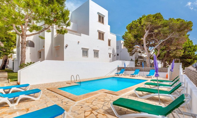 Cala Ferrera Apartamento | Apartamento con aire acondicionado, piscina, Wi-Fi, balcón y cerca de la playa.