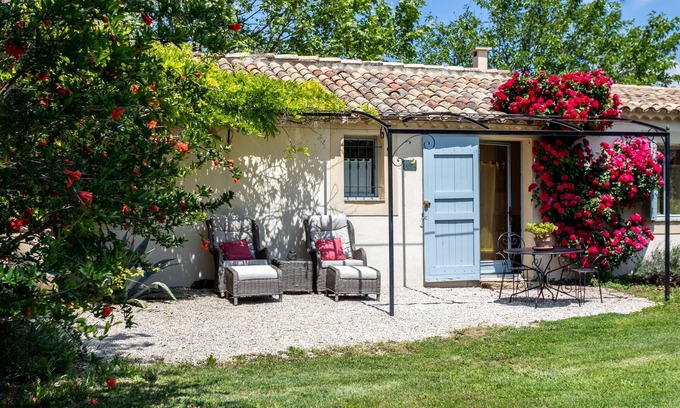 Grans Cama Y Desayuno | Air-conditioned B&B Provence Quiet Countryside Swimming pool Private SPA