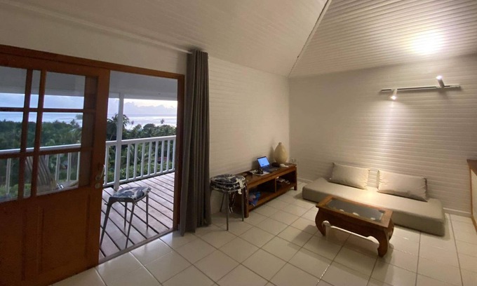 Teahupoo Casa | Air-conditioned bungalow with stunning views and swimming pool