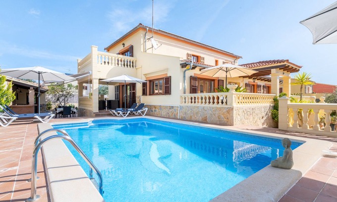 Pedruscada Villa | Casa rural climatizada con Wi-Fi, piscina, jardín, terraza y balcón