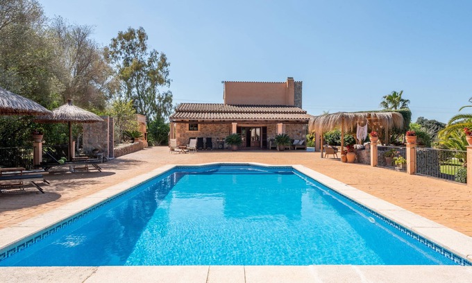 Arta Villa | Maravillosa casa de campo con aire acondicionado con piscina, Wi-Fi, jardín y terrazas; Estacionamiento disponible