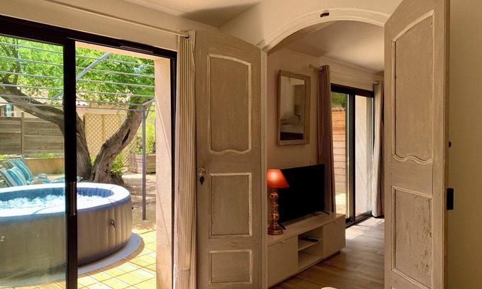 Ventabren Apartamento | Air-conditioned flat garden & SPA + private parking countryside calm, bright.