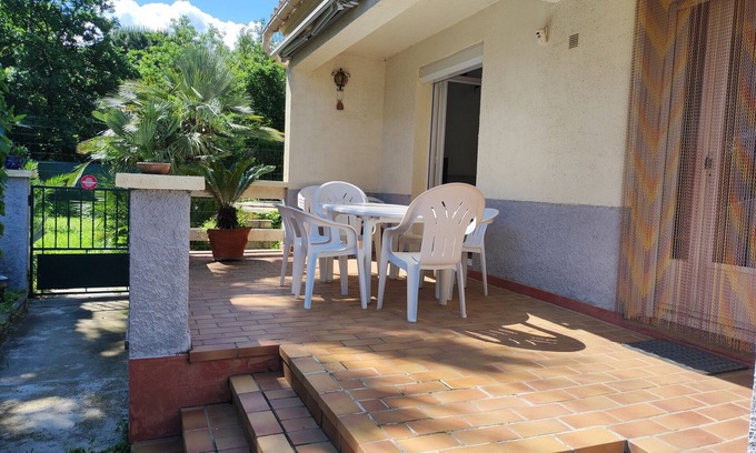 Palau-del-Vidre Villa | Villa climatizada con gran jardín, se admiten mascotas