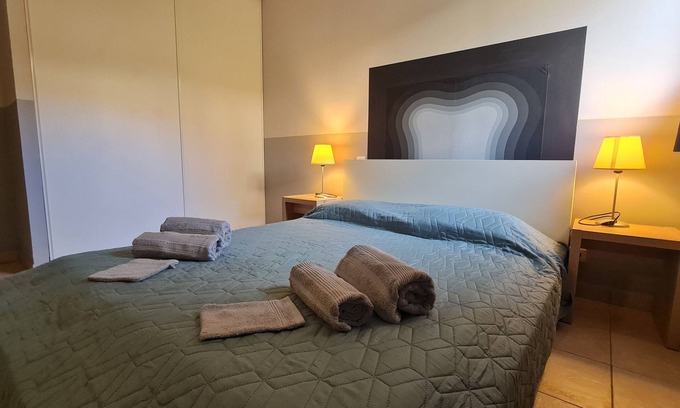 Serra-di-Ferro Apartamento | Air-conditioned apartment on one level in a residence ***pool, mini golf, sea ..