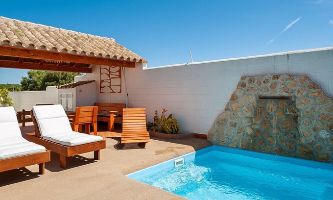 Zahora Casa | Casa de vacaciones con aire acondicionado, patio, piscina, Wi-Fi y césped