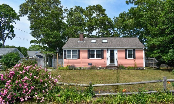 West Dennis Casa | Air conditioned house by South Village beach!