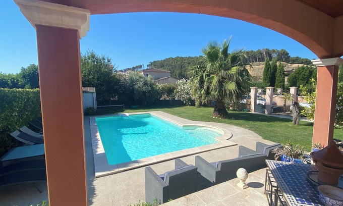 Barbentane Casa | Air-conditioned room in spacious villa with swimming pool