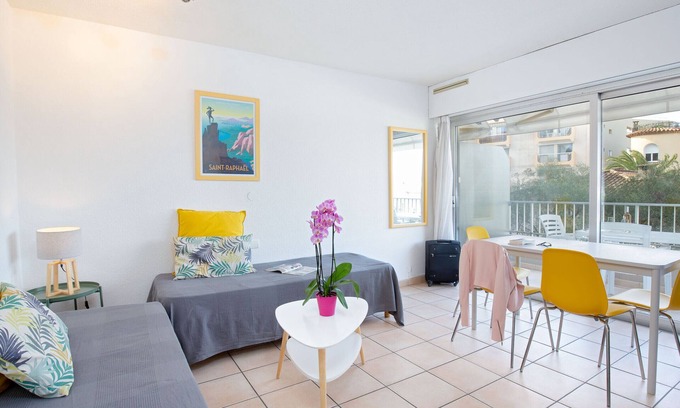 Saint-Raphael Apartamento | Estudio para 2 con aire acondicionado, cerca de la playa y tiendas, WiFi