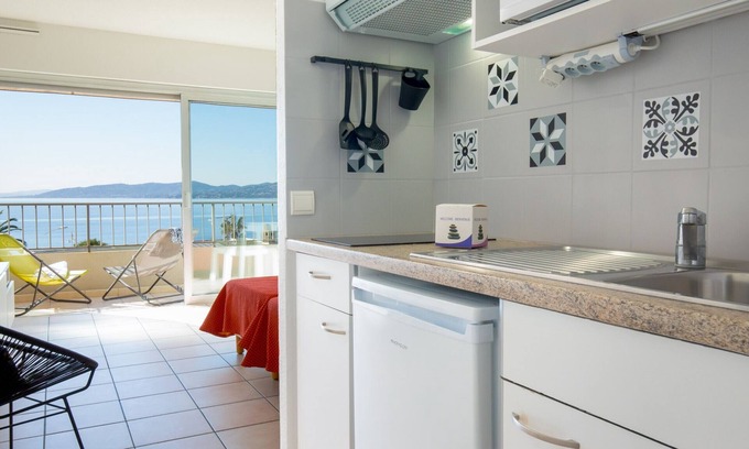 Saint-Raphael Apartamento | Estudio climatizado para 2 pers cerca de la playa y tiendas con balcón y wifi en Saint-Raphaël